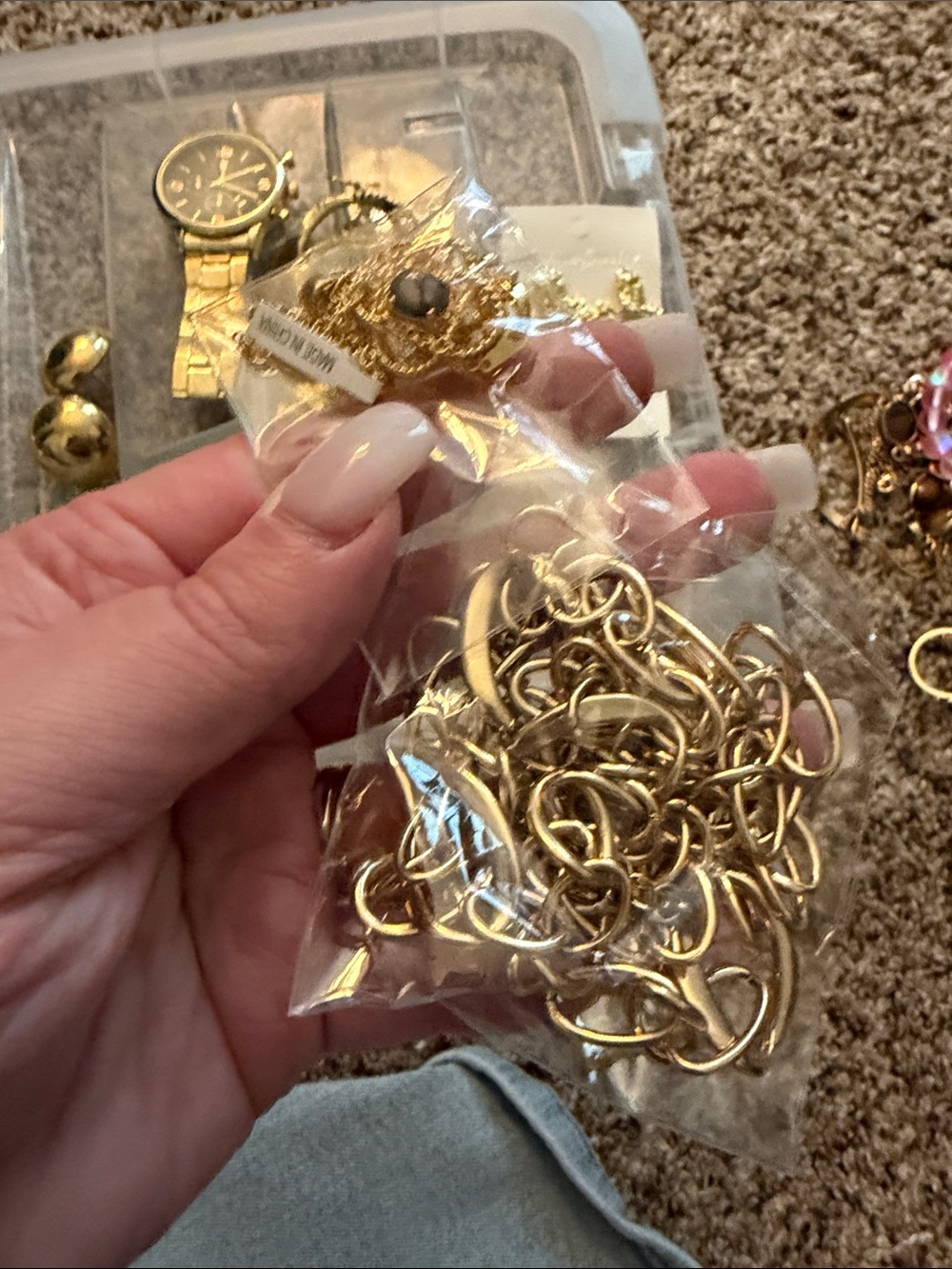 Lot of Gold Tone Jewelry - Picture 15 of 15